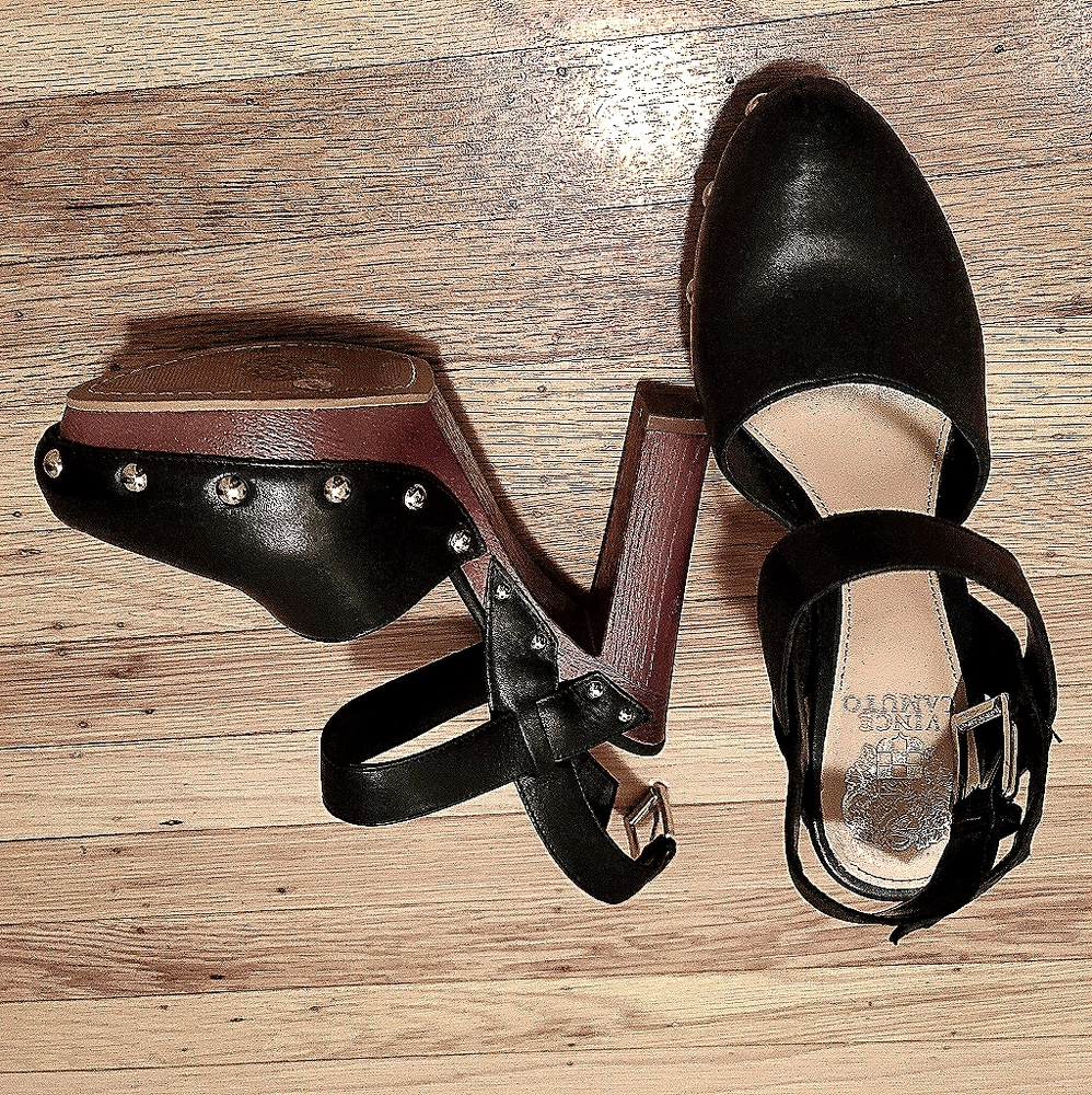 VINCE CAMUTO Mary Jane high heeled clogs